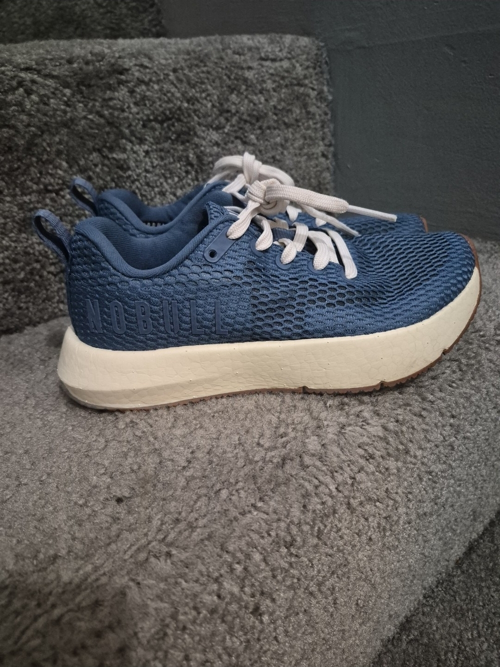 NOBULL Womens Sneaker with White Laces Size 5.5